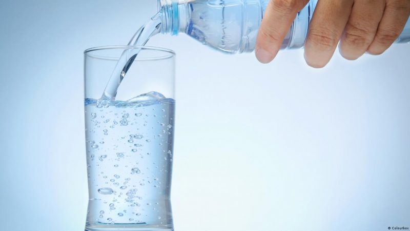 Faz Mal Tomar Muita Água com Gás?
